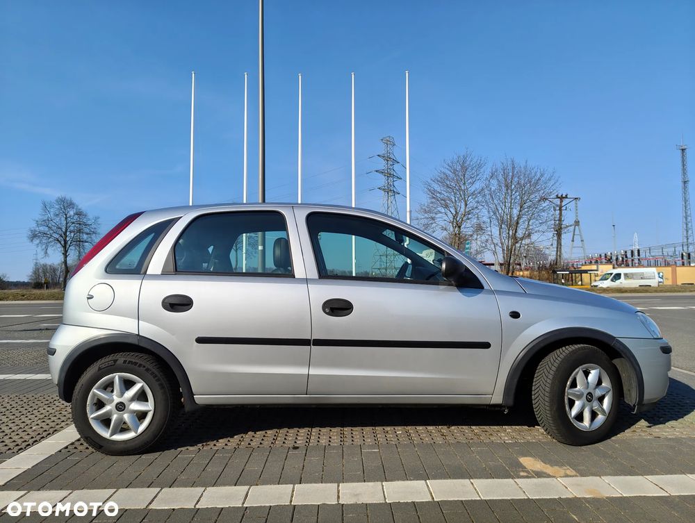 Opel Corsa 1.2 16V Essentia - 4