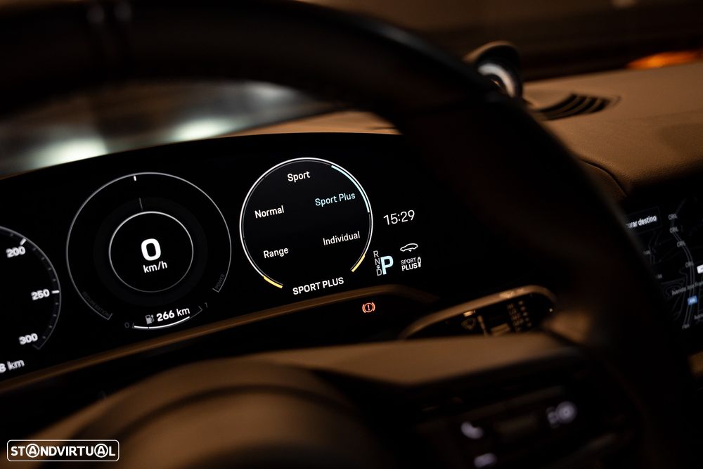 Porsche Taycan 4S - 26