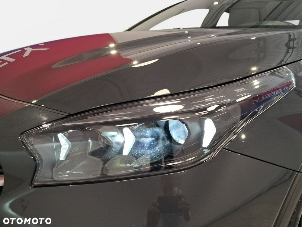 Kia XCeed - 10
