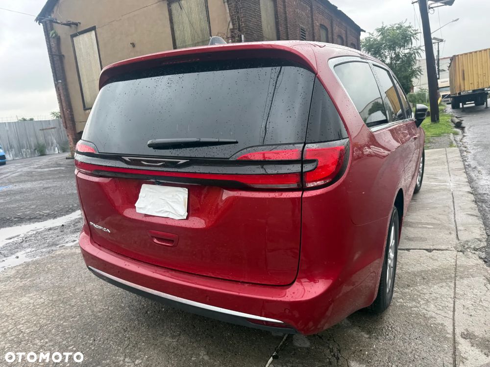 Chrysler Pacifica - 14