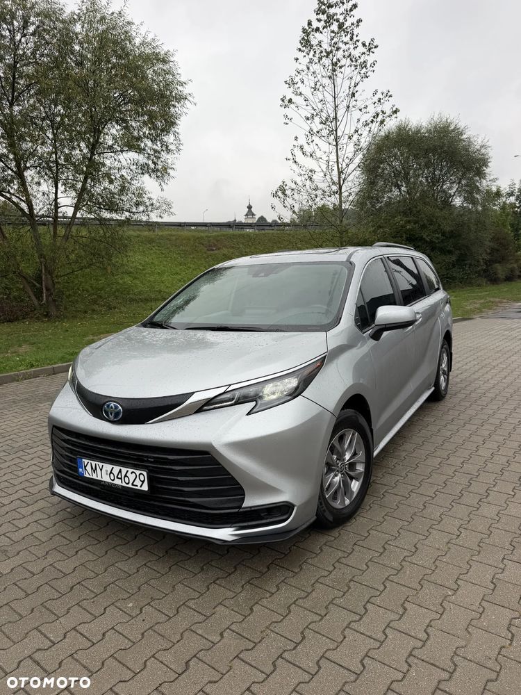Toyota Sienna - 1