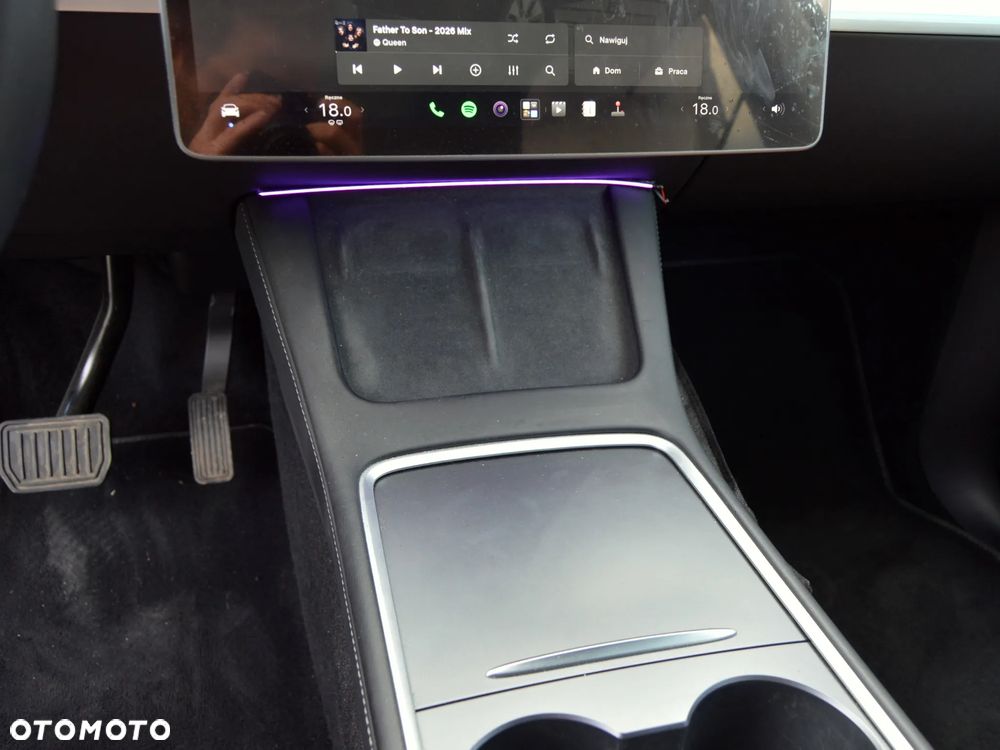 Tesla Model Y Long Range Dual Motor AWD - 11