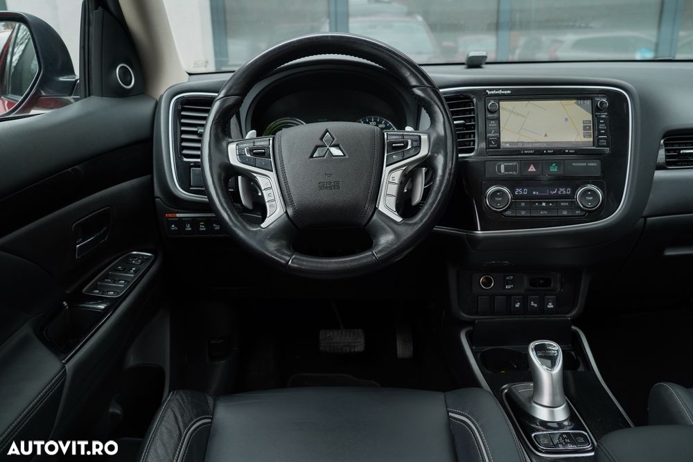 Mitsubishi Outlander 2.0 4WD Plus - 12