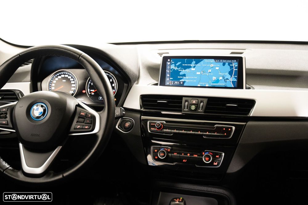 BMW X1 25 e xDrive Corporate Edition - 11
