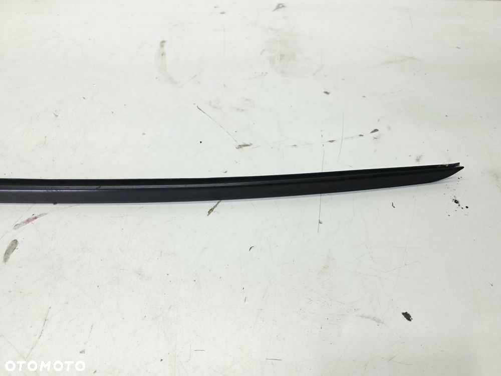 LISTWA ZGARNIAJĄCA SZYBY CZOŁOWEJ LEWA AUDI Q7 4M 4M0854327B - 4