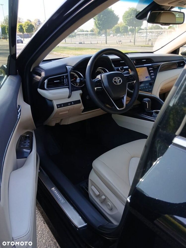 Toyota Camry 2.5 Hybrid Executive CVT - 18