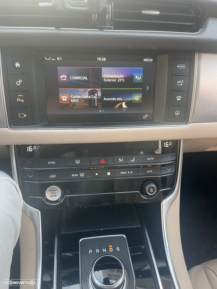 Jaguar XF Sportbrake 2.0 D Prestige AWD Aut. - 29
