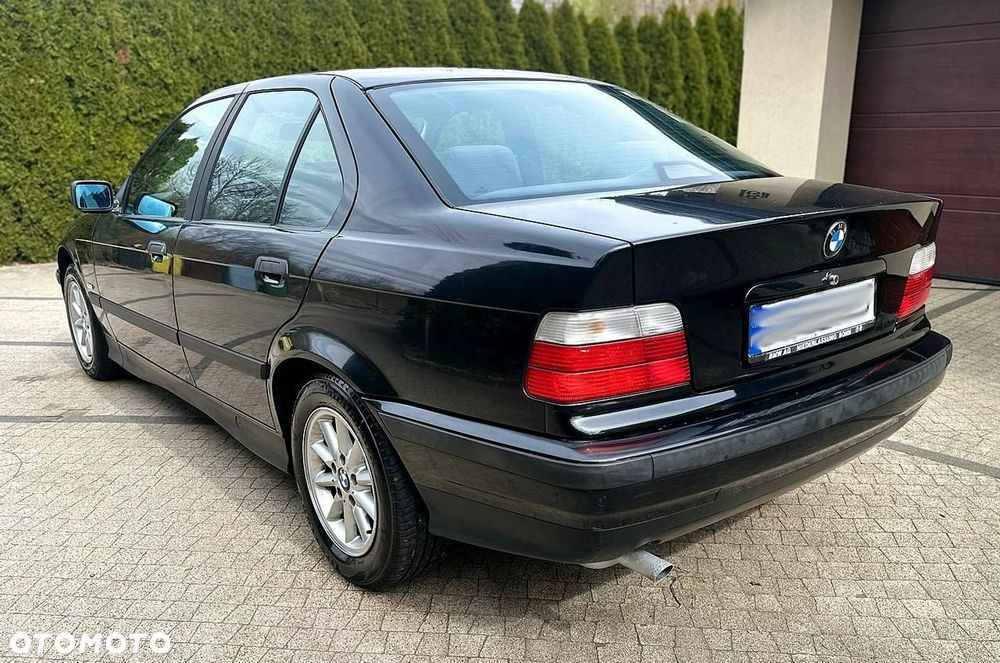 BMW Seria 3 318i - 9