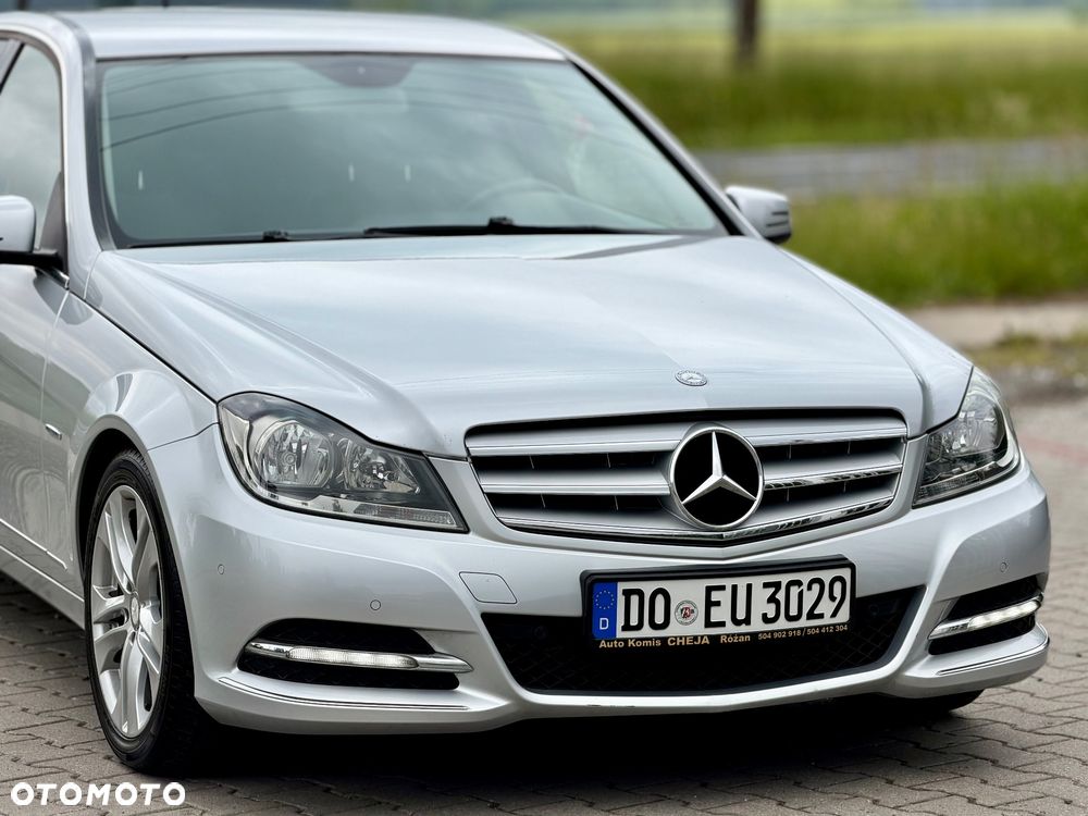 Mercedes-Benz Klasa C 180 CGI Automatik BlueEFFICIENCY Avantgarde - 34