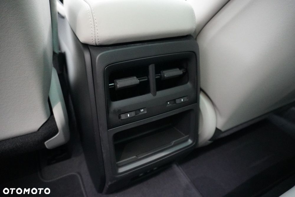 Porsche Macan - 25