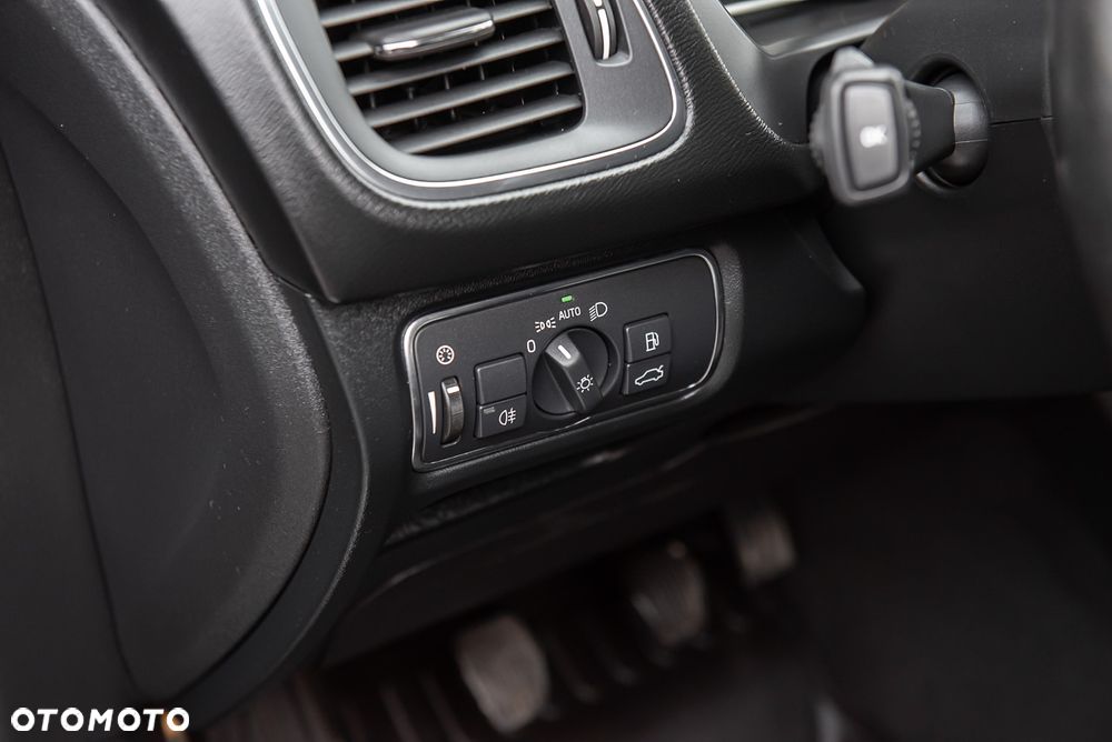 Volvo V40 D2 Inscription - 17