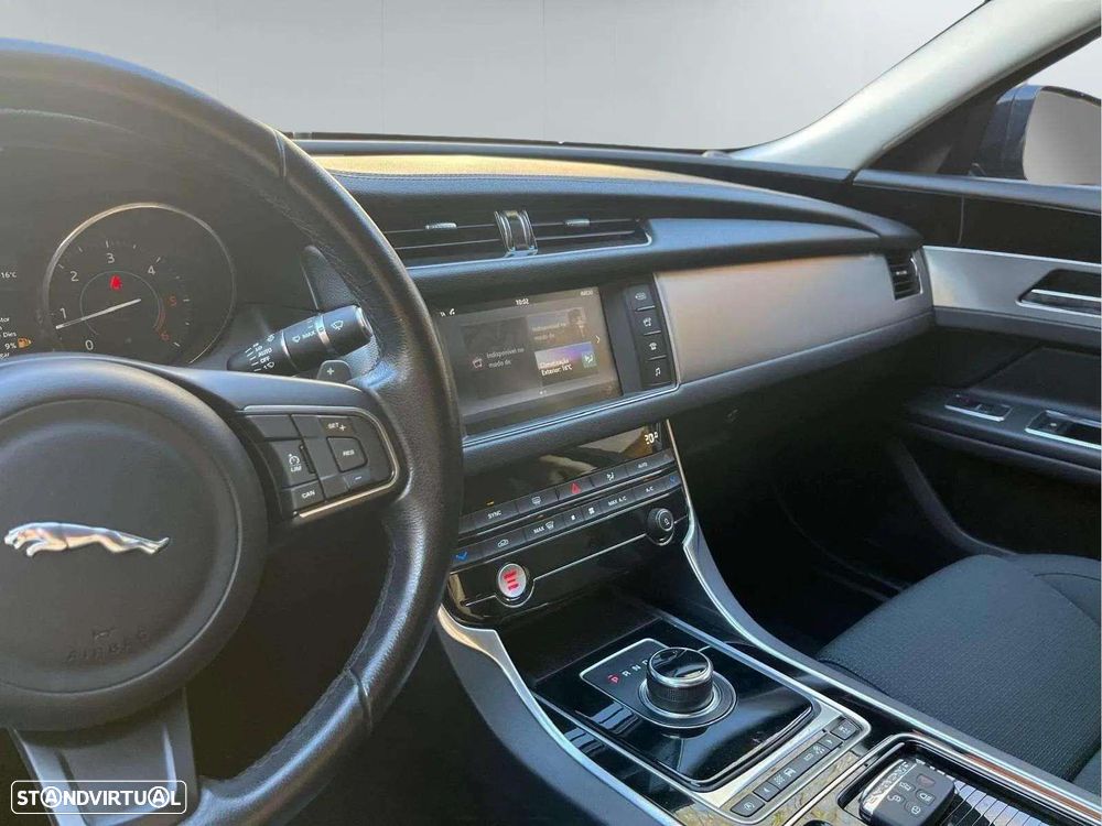 Jaguar XF - 17