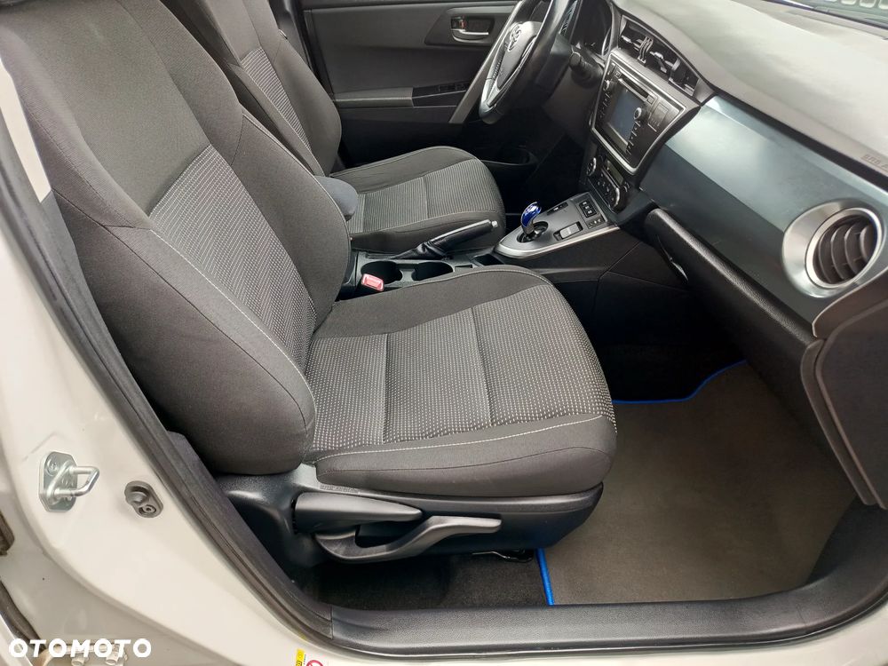 Toyota Auris 1.8 HSD Luna - 14