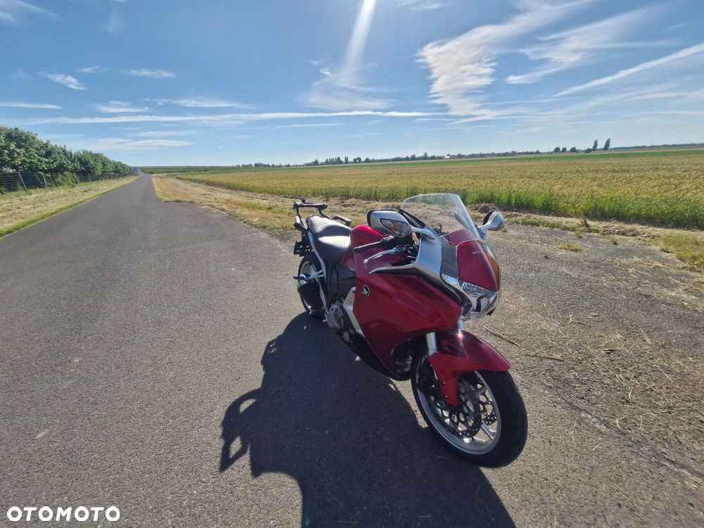 Honda VFR - 19