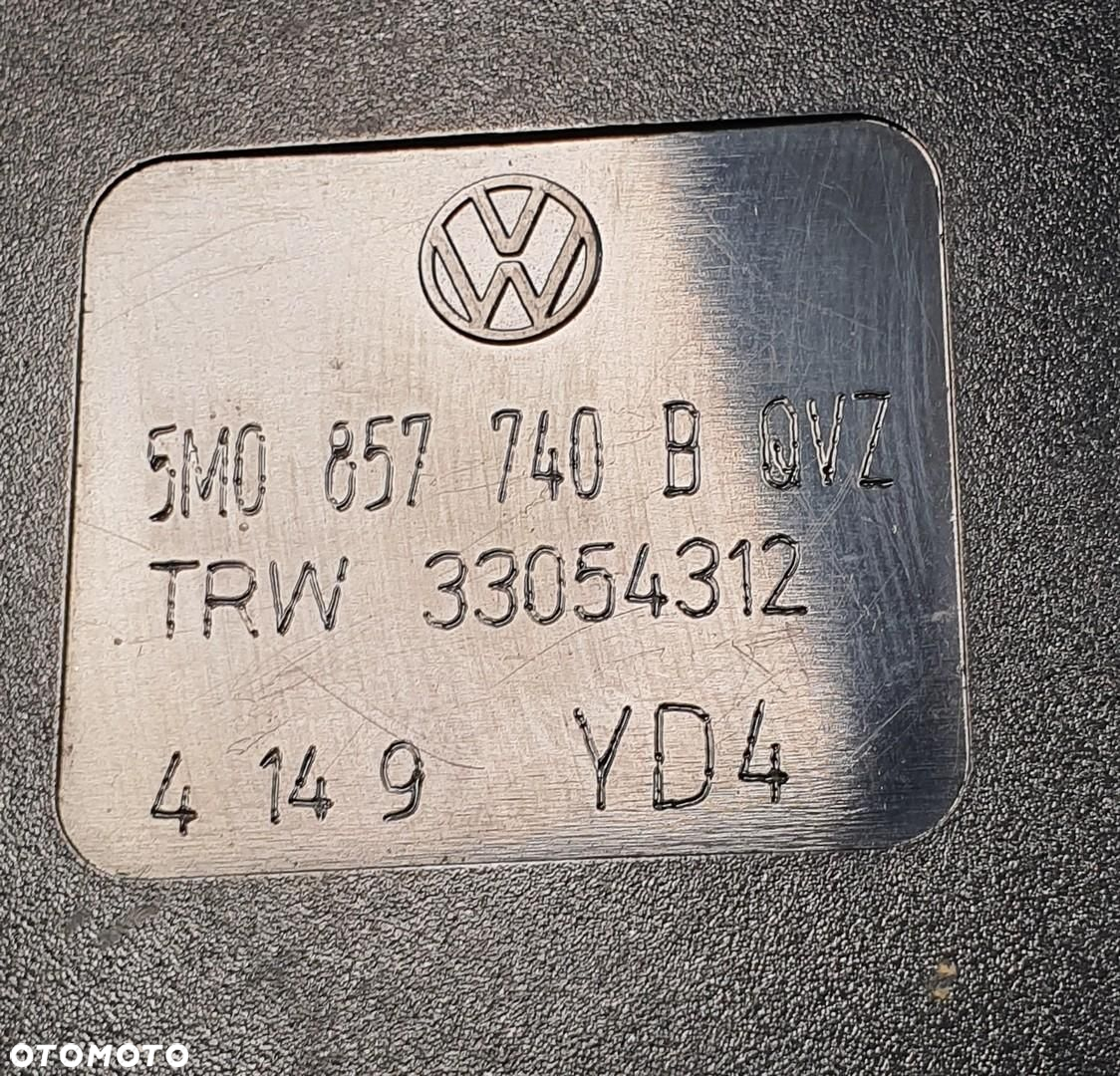 ZAPINKA ŚRODKOWY TYŁ VW TIGUAN 5M0857740B - 4