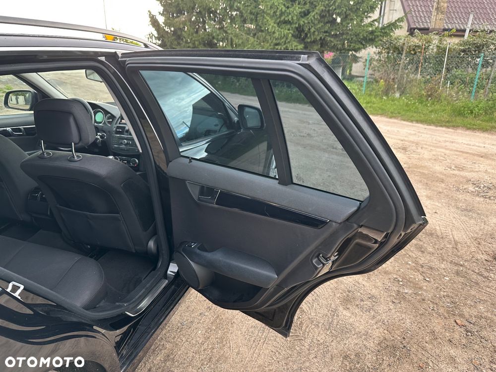 Mercedes-Benz Klasa C 220 CDI Classic - 20