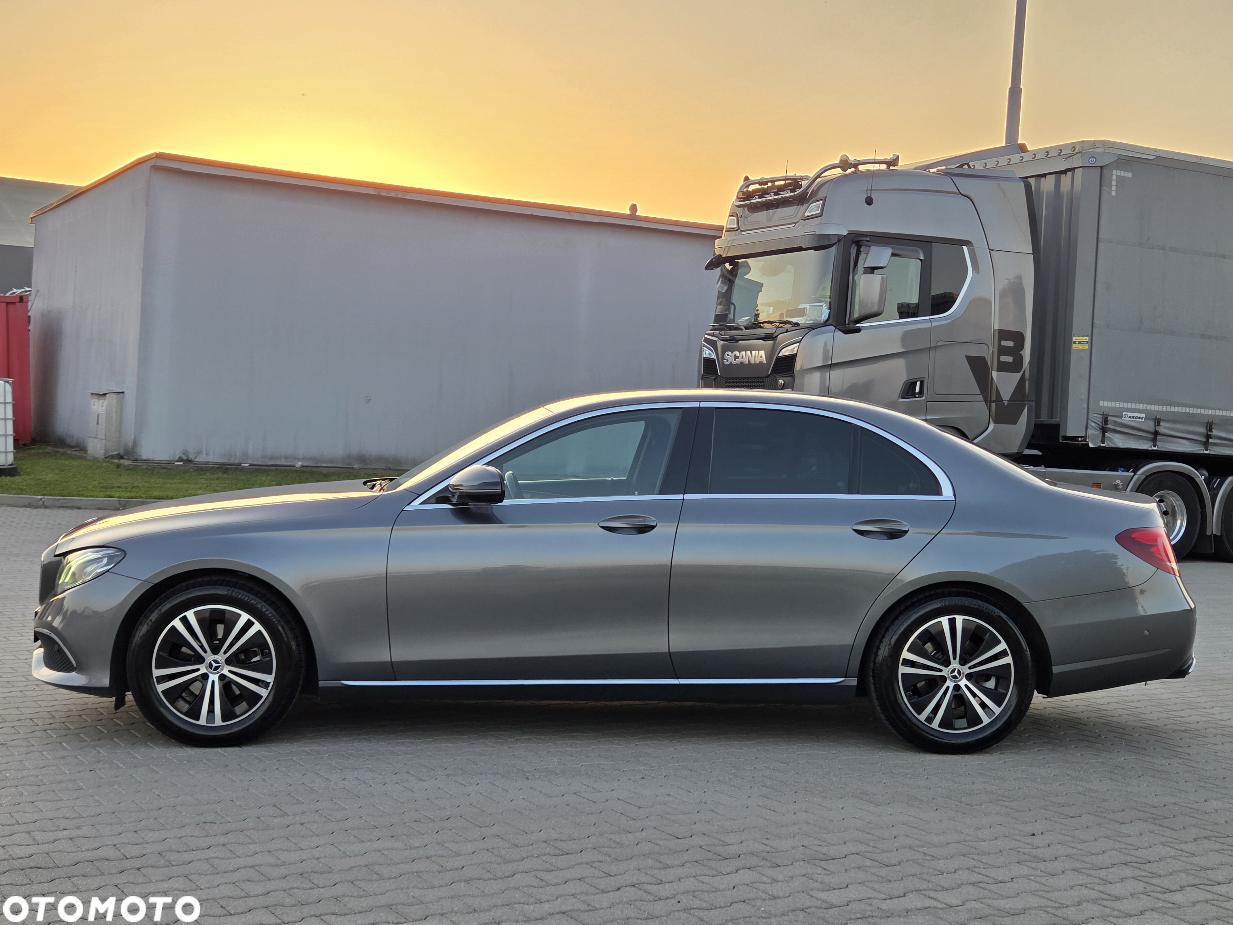 Mercedes-Benz Klasa E 220 d T 9G-TRONIC Exclusive - 2