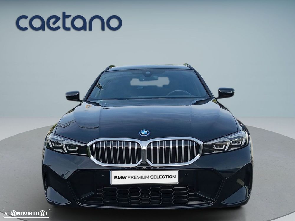 BMW 330 e Pack Desportivo M Auto — fotografia 2