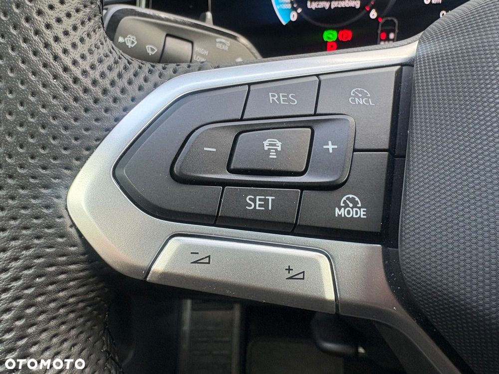 Volkswagen Passat Variant 2.0 TDI SCR R-Line Plus DSG - 27
