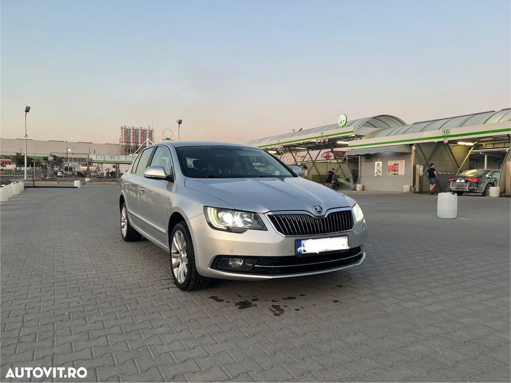 Skoda Superb Combi 2.0 TDI 4X4 Elegance - 1
