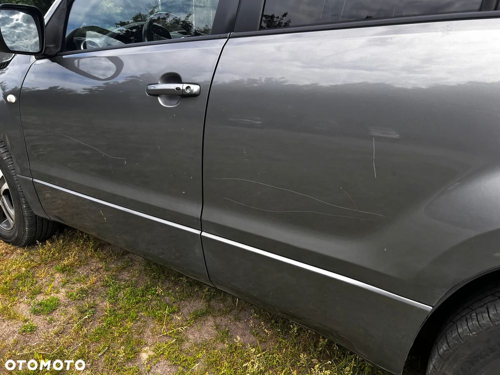 Suzuki Grand Vitara 2.0 De luxe - 2