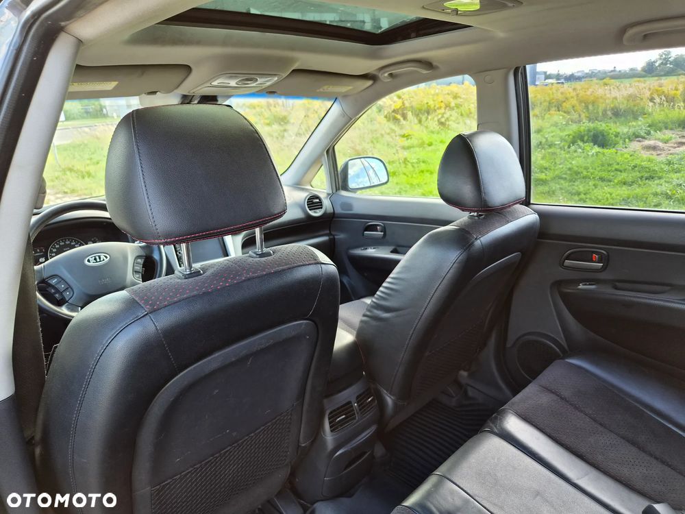 Kia Carens - 23