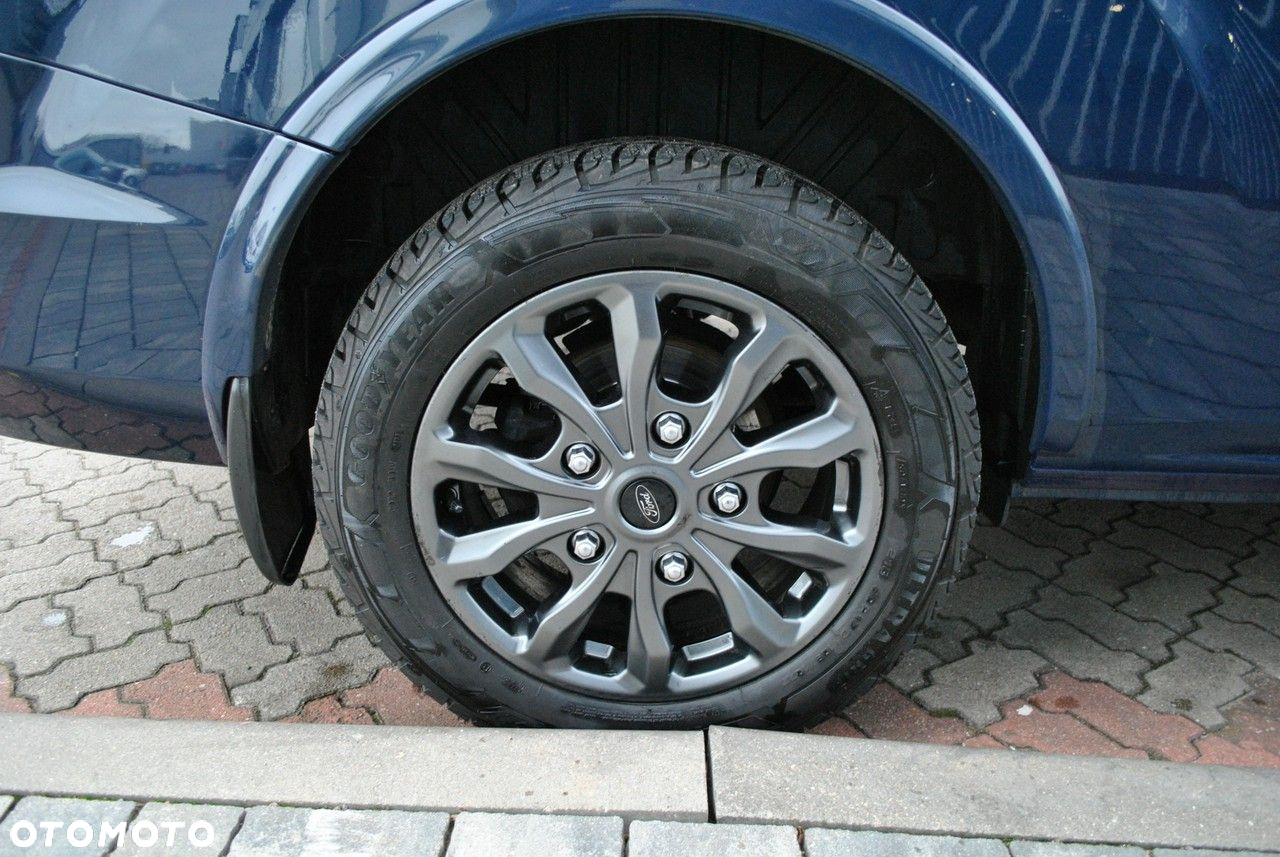 Ford Tourneo Custom - 33