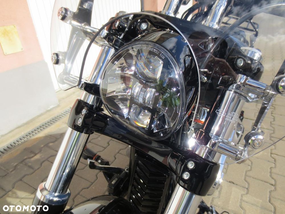 Harley-Davidson Softail Breakout - 21