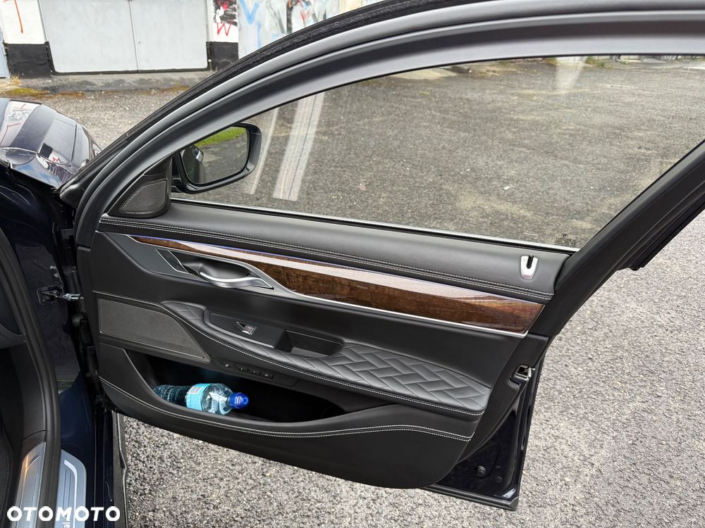 BMW Seria 7 745Le xDrive - 13