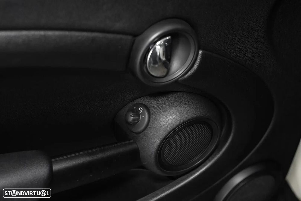 MINI 3 Portas One D - 28