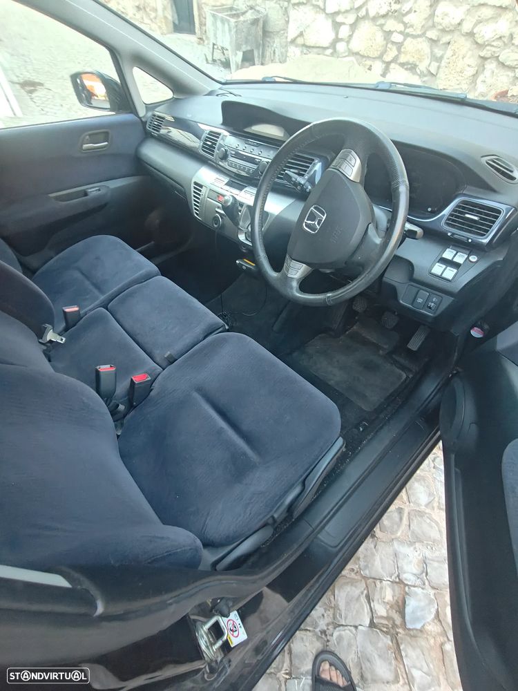 Honda FR-V - 9