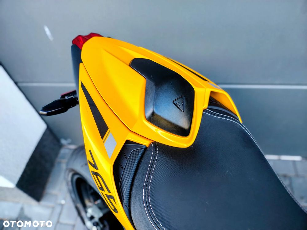 Triumph Street Triple - 12