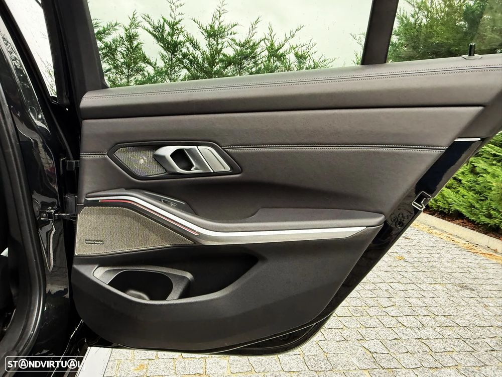 BMW M3 Competition xDrive - 27