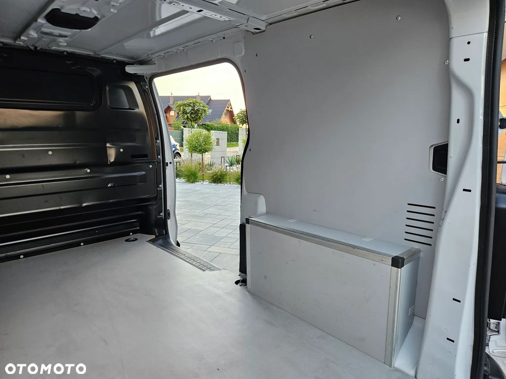 Opel Vivaro - 18