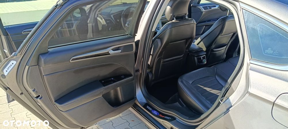 Ford Fusion - 10