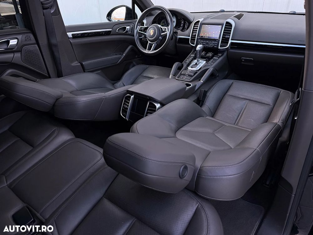 Porsche Cayenne S E-Hybrid Platinum Edition - 16