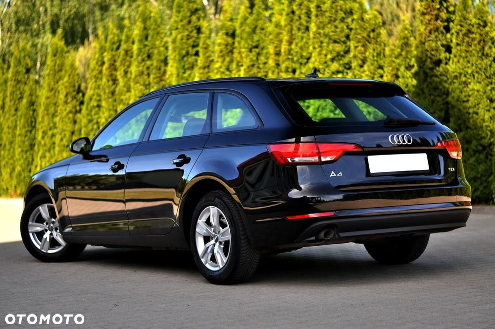 Audi A4 Avant 2.0 TDI Design - 12