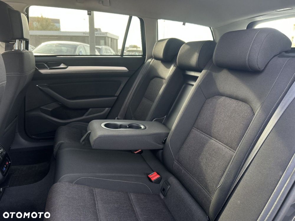 Volkswagen Passat - 16