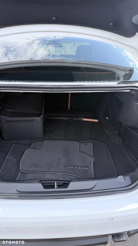 Jaguar XE 2.0 T R-Sport - 21