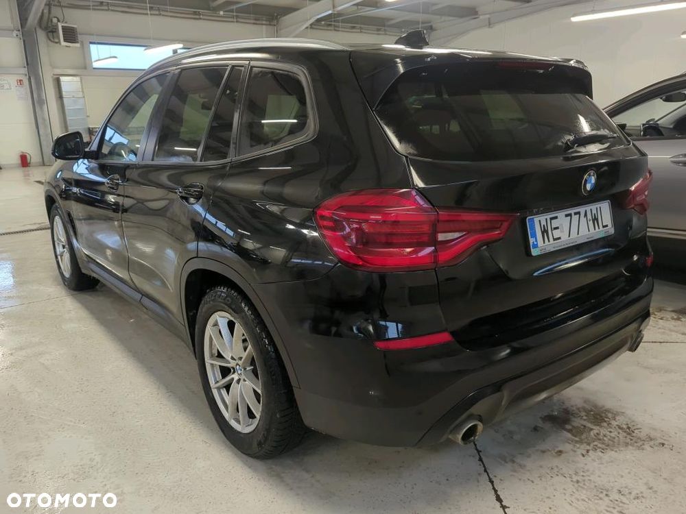 BMW X3 xDrive20i Advantage - 2