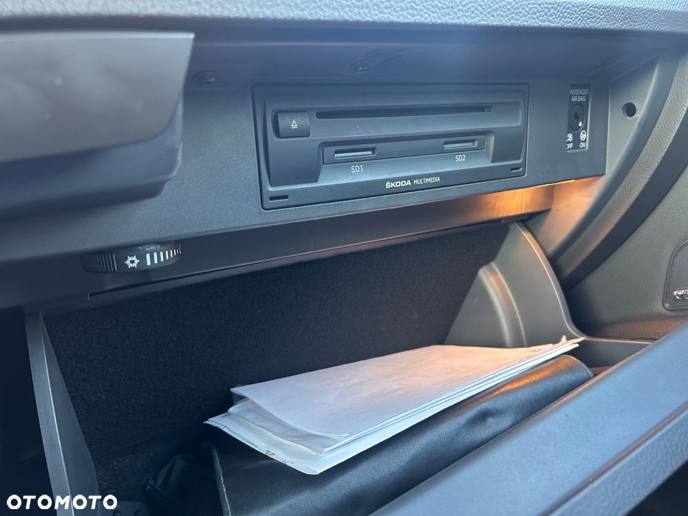 Skoda Superb 2.0 TDI L&K DSG - 33