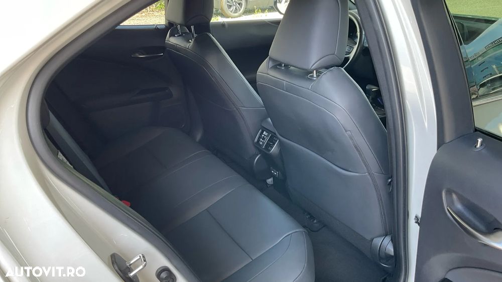 Lexus UX 250h FWD Executive - 18