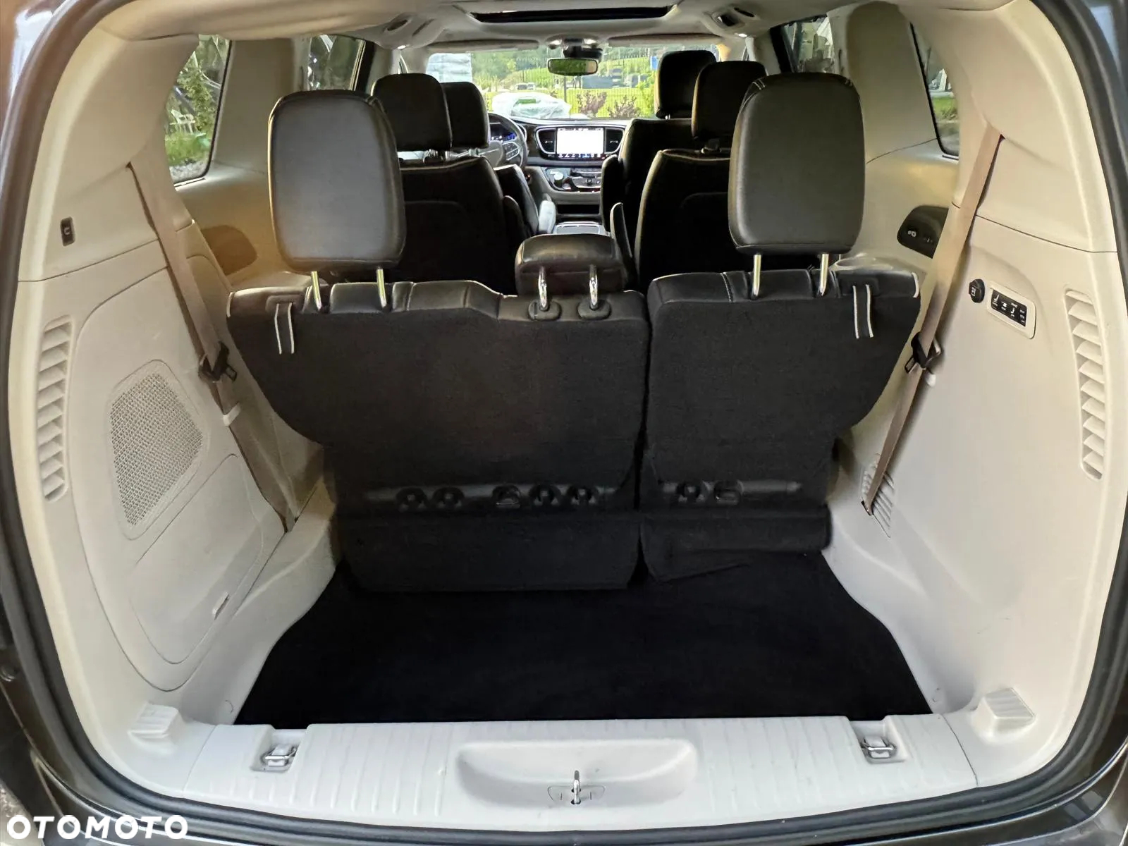 Chrysler Pacifica - 10