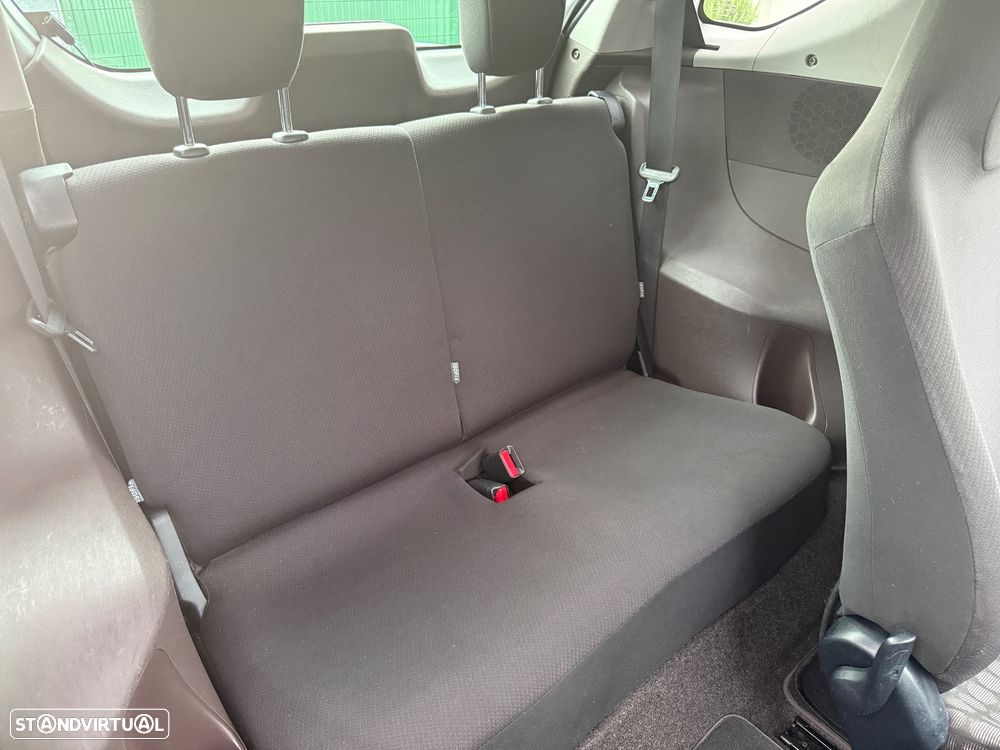 Toyota iQ 1.0 + - 13