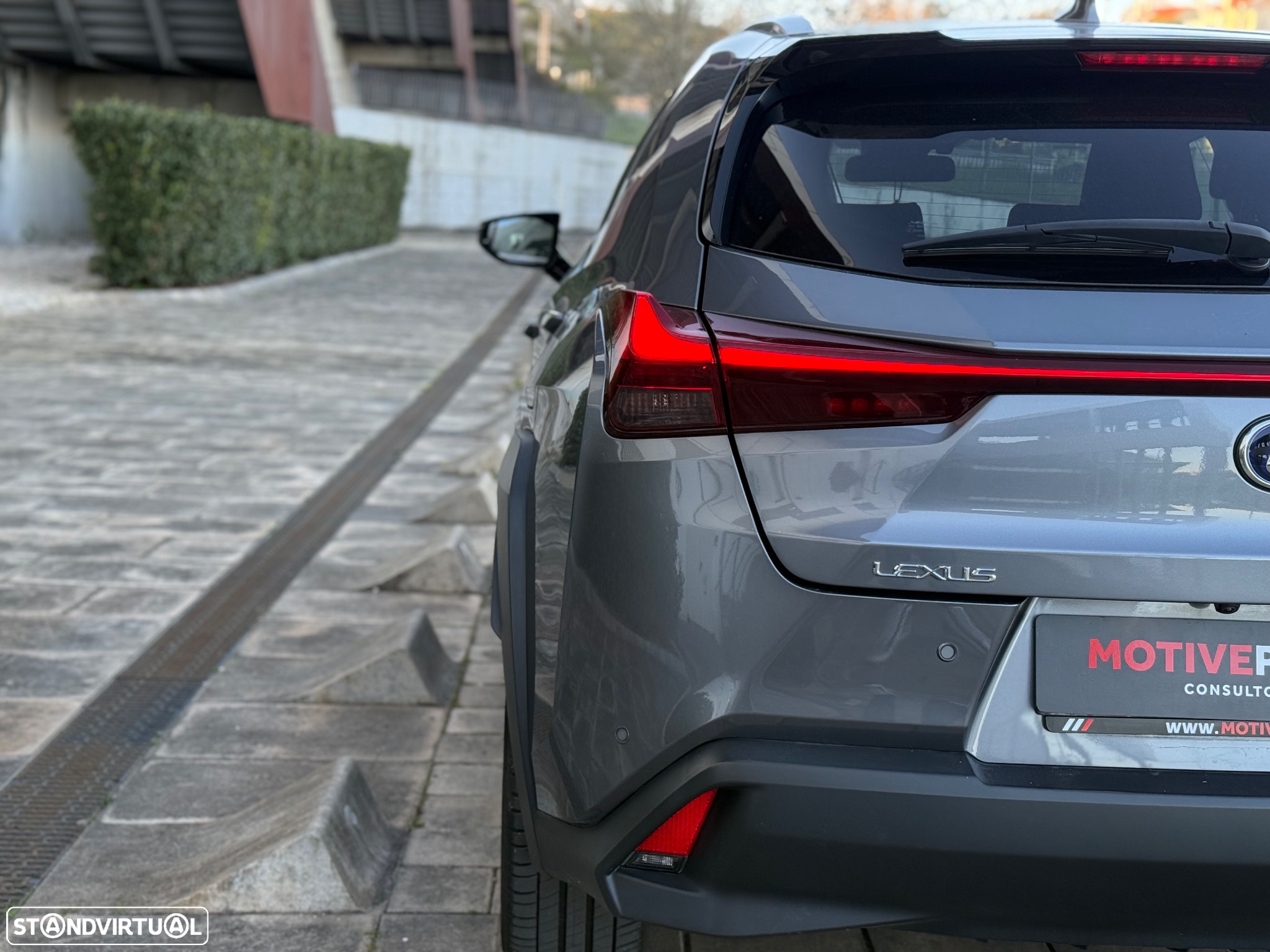 Lexus UX 300e Premium - 13