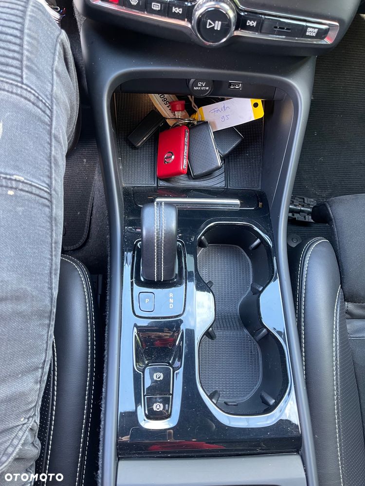 Volvo XC 40 D4 AWD Geartronic R-Design - 30