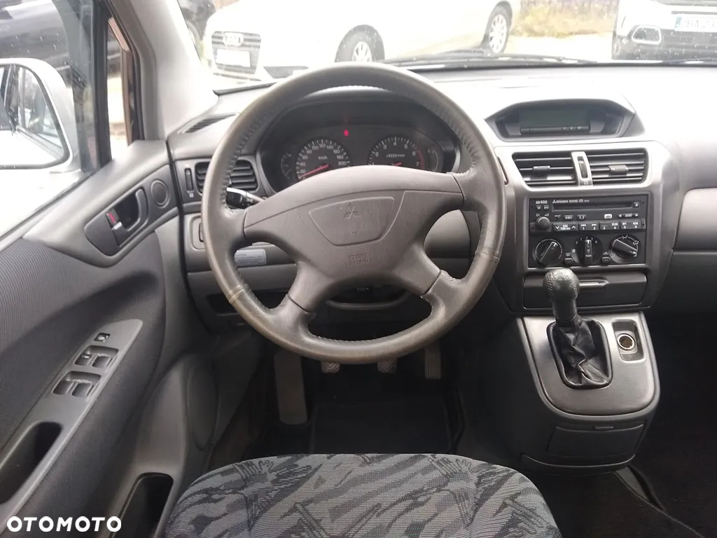 Mitsubishi Space Wagon 2.4 GDI Family - 14