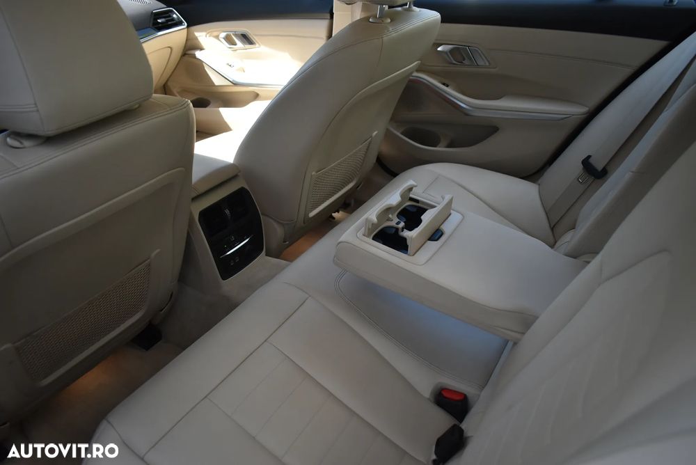 BMW Seria 3 320d xDrive AT - 22