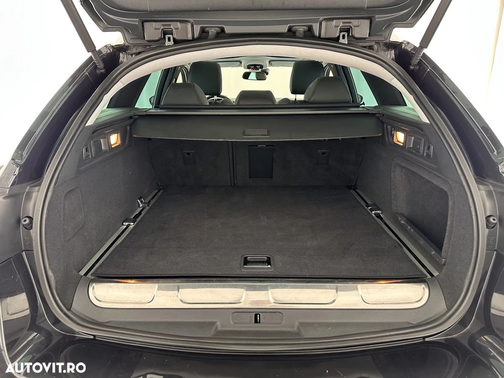 Peugeot 508 RXH Hybrid4 - 12