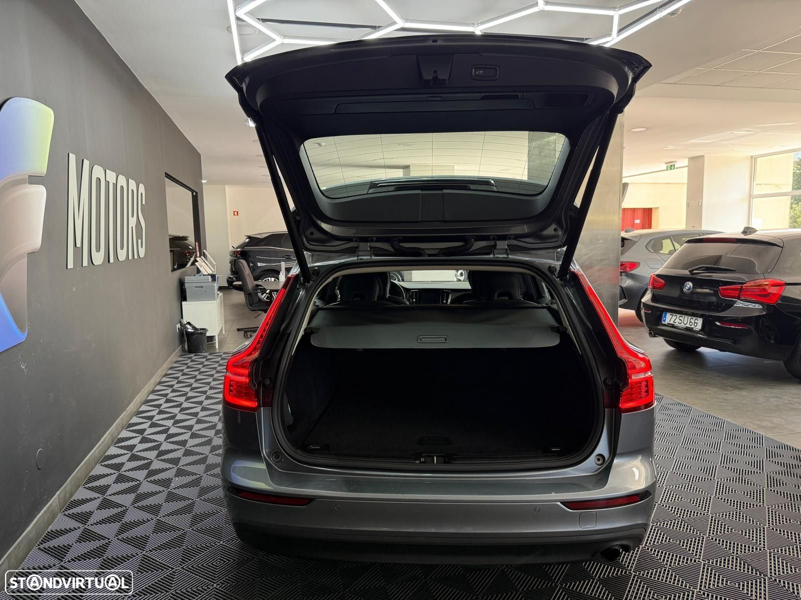 Volvo V60 2.0 D3 Momentum Plus - 12